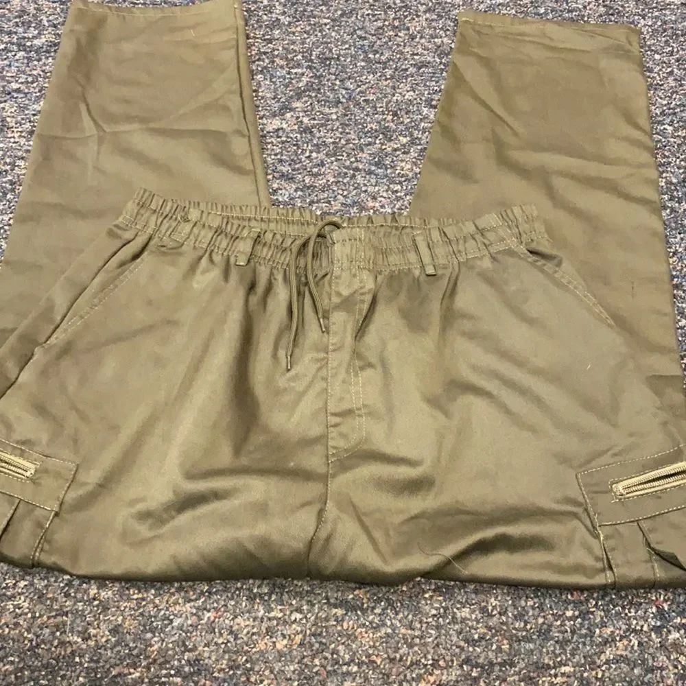 Green Cargo Pants sz. L